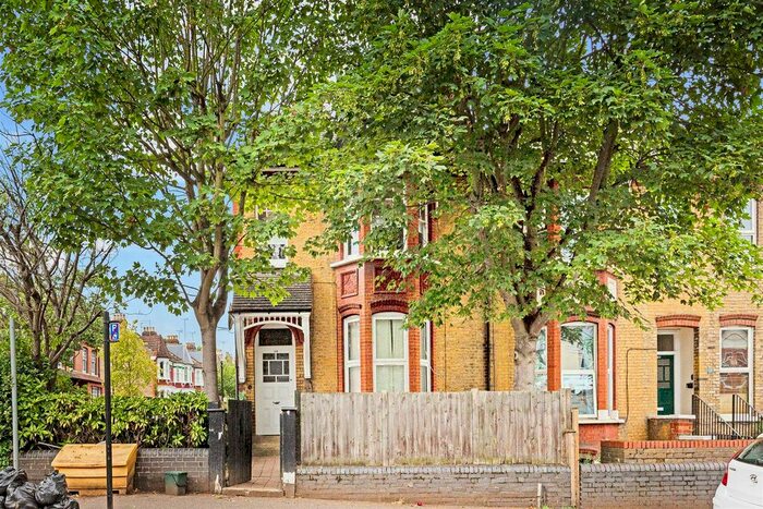 Studio To Rent In Ferme Park Road, London, N8