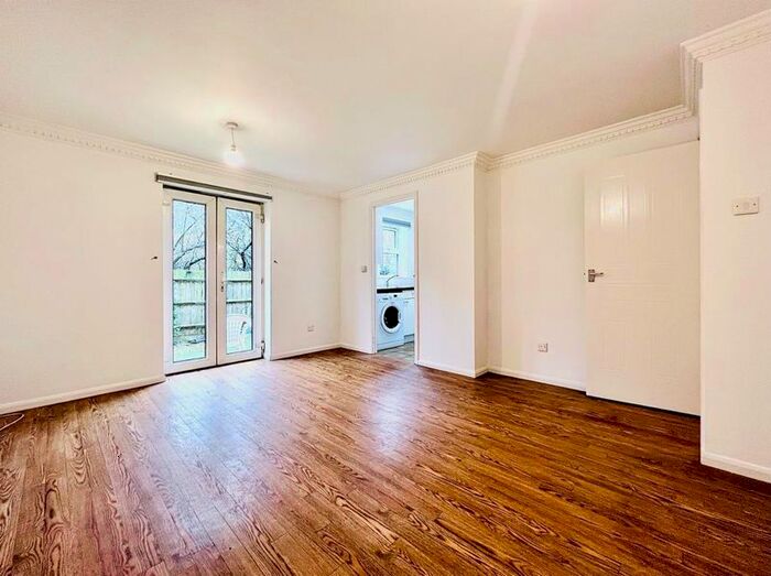 2 Bedroom Flat To Rent In Osprey Road, Waltham Abbey, EN9