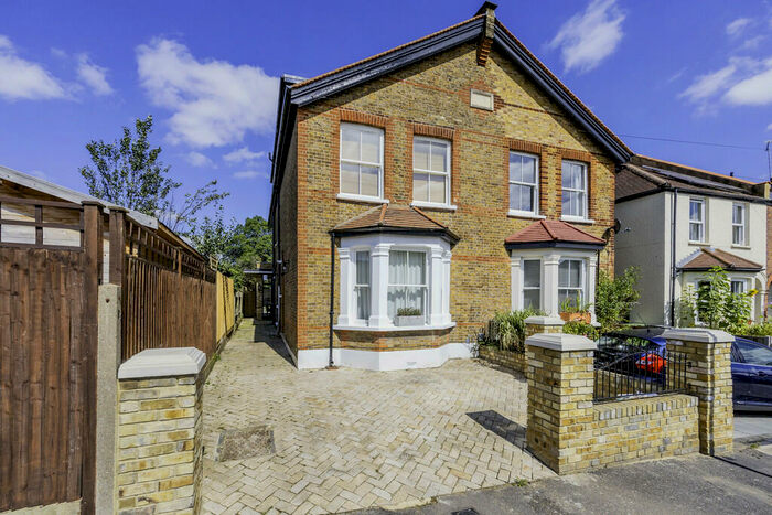 5 Bedroom Semi-Detached House To Rent In Tolworth Park Road, Surbiton, KT6