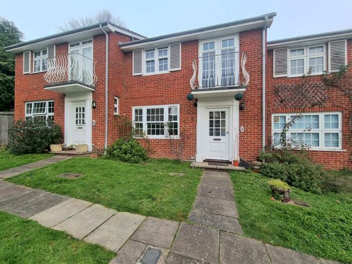 3 Bedroom Terraced House To Rent In Woking, GU22