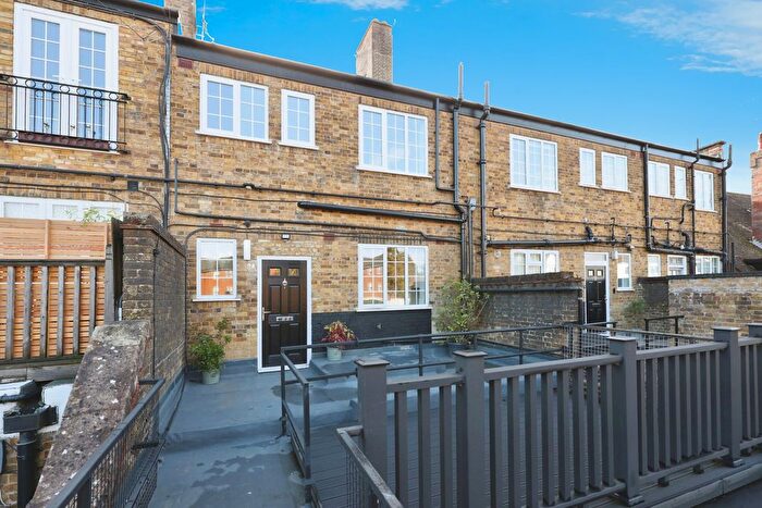 1 Bedroom Flat For Sale In Chiltern Parade, Amersham, HP6
