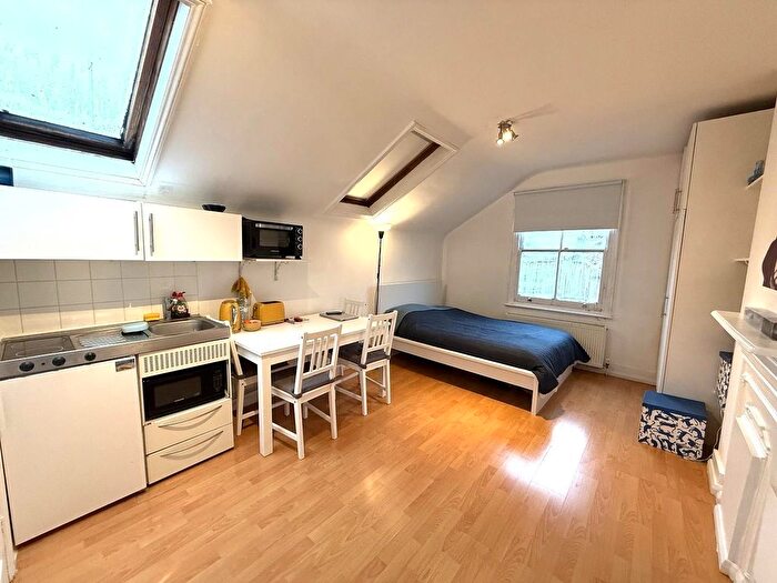 Studio To Rent In Springwell Avenue, London, NW10