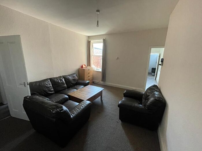 3 Bedroom Flat To Rent In Wingrove Gardens, Wingrove Gardens, Newcastle Upon Tyne, NE4