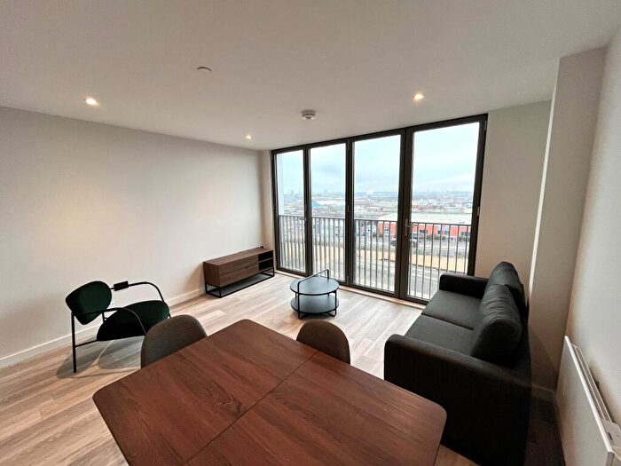 2 Bedroom Apartment To Rent In Apex Lofts, Birmingham, B12