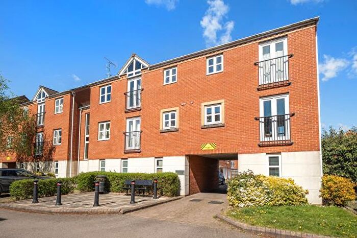 2 Bedroom Apartment For Sale In Fulwell Close, Banbury, OX16