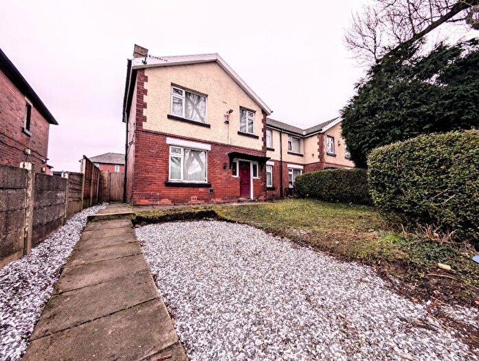 3 Bedroom Semi Detached House For Sale In Daffodil Road, Farnworth, Bolton, BL4