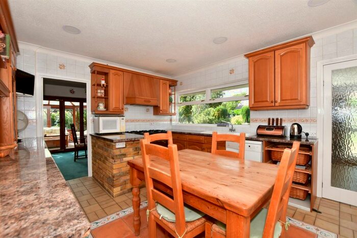 3 Bedroom Detached Bungalow For Sale In Broomfield Road, Kingswood, Maidstone, Kent, ME17