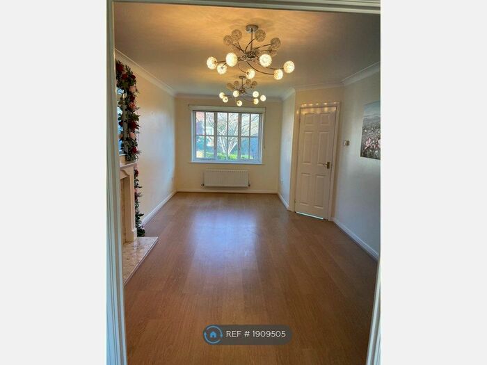 4 Bedroom Semi-Detached House To Rent In Larkspur Drive, Chandler's Ford, Eastleigh, SO53