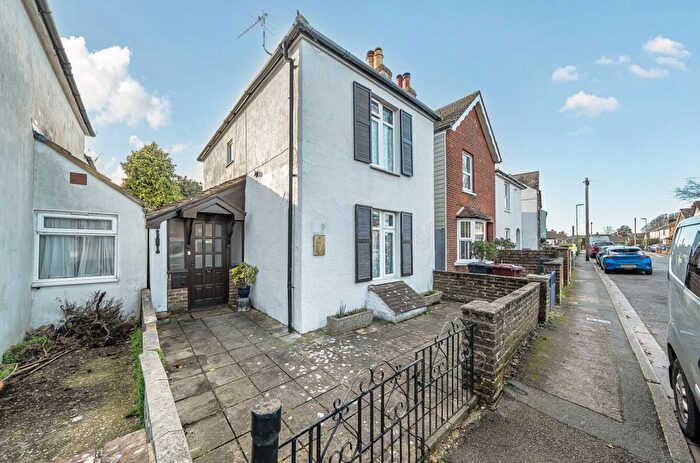 2 Bedroom Property For Sale In Green Lane, Chichester, PO19