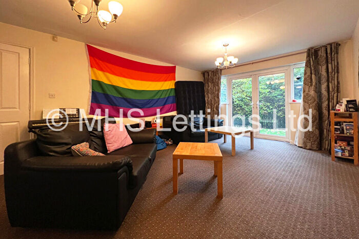 4 Bedroom Flat To Rent In Abbots Mews, Leeds, LS4