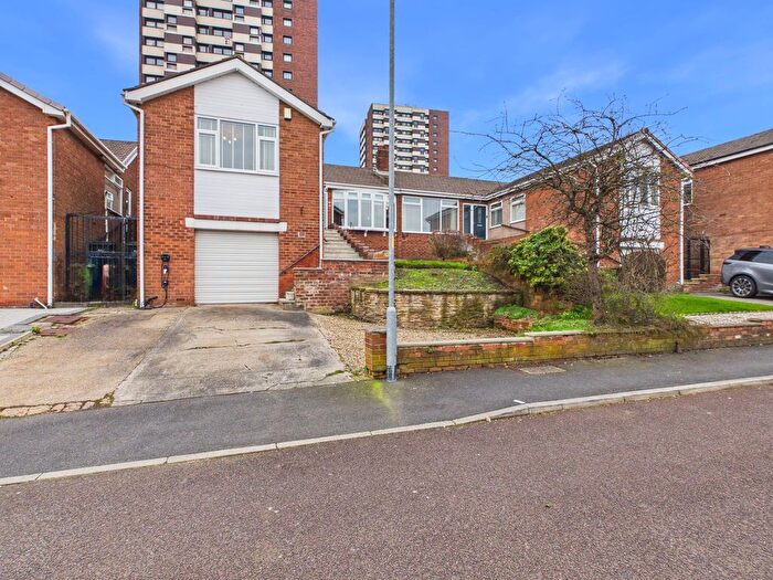 3 Bedroom Semi-Detached Bungalow For Sale In Ivanhoe View, Gateshead, NE9