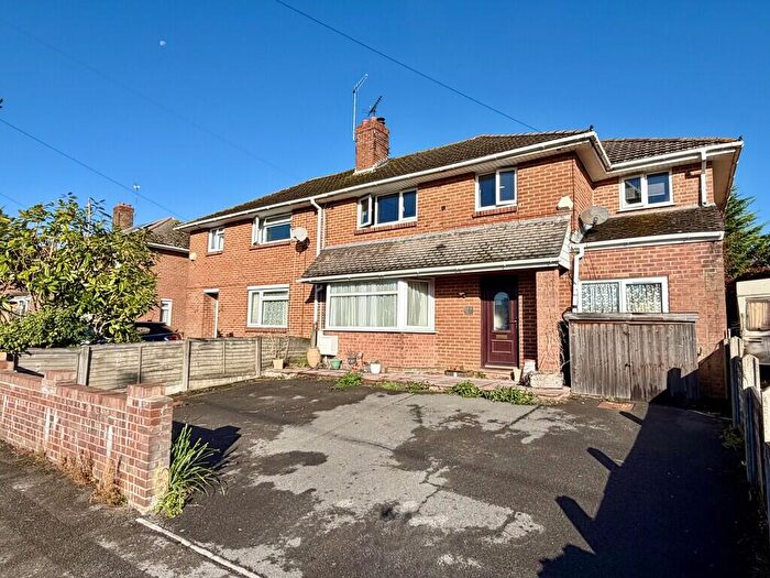 4 Bedroom Semi Detached House For Sale In Allenby Road, Poole, BH17