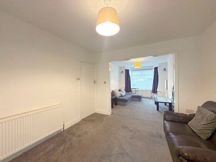 3 Bedroom Semi Detached House To Rent In Greenford, UB6