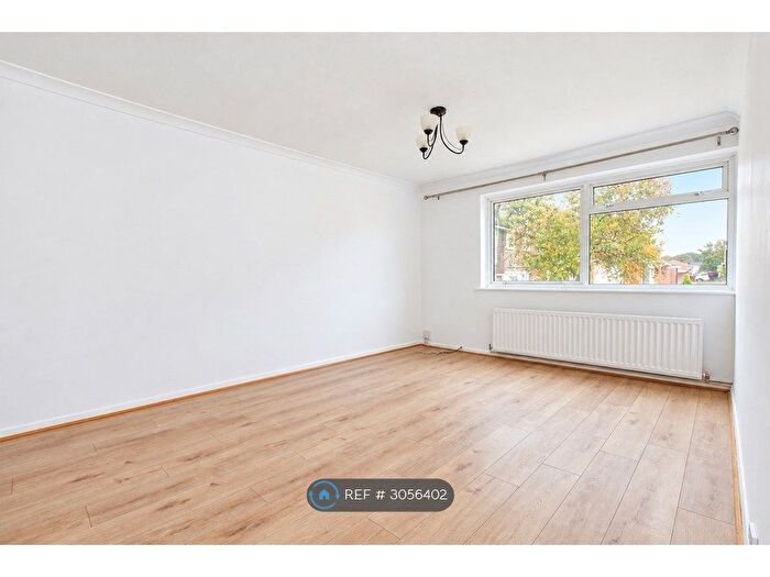2 Bedroom Maisonette To Rent In Hamwick Green, Chatham, ME5