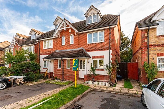 4 Bedroom Semi Detached House For Sale In Shelburne Drive, Hounslow, TW4