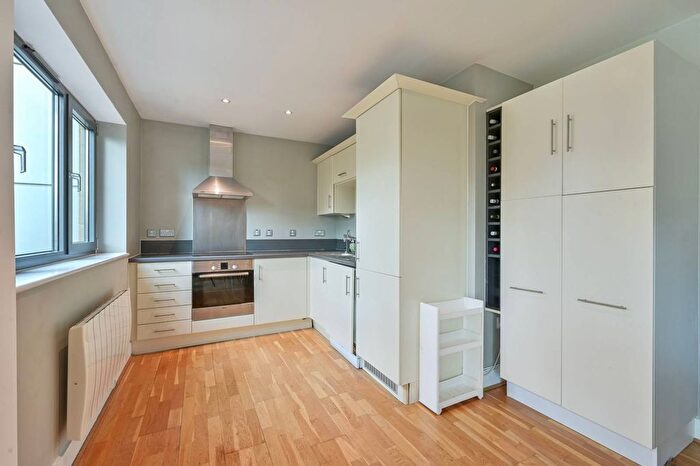 2 Bedroom Flat To Rent In Chapter Way, South Wimbledon, London, SW19