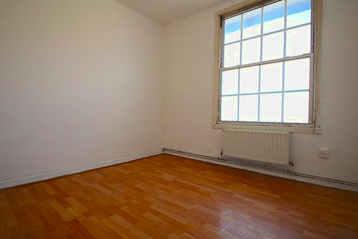 4 Bedroom Flat To Rent In Shadwell Gardens, London, E1
