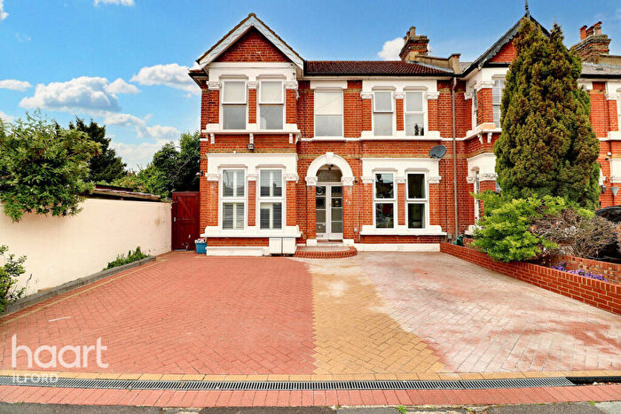 2 Bedroom Apartment For Sale In Aberdour Road, Ilford, IG3