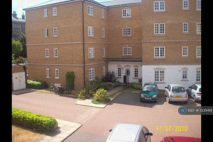 2 Bedroom Flat To Rent In Gilbert Close, London, SE18