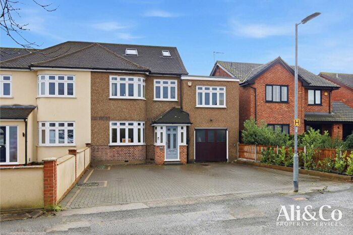 5 Bedroom Semi Detached House For Sale In Long Lane, Grays, RM16