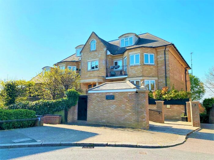 2 Bedroom Flat To Rent In Crescent Road, Enfield, EN2