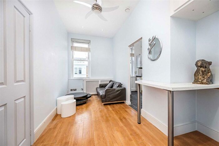 1 Bedroom Flat To Rent In Sinclair Road, Brook Green, W14