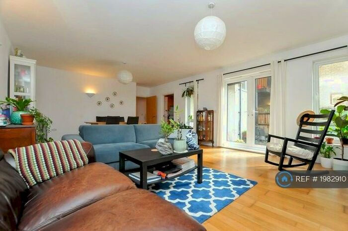 3 Bedroom Flat To Rent In Button Court, London, N16