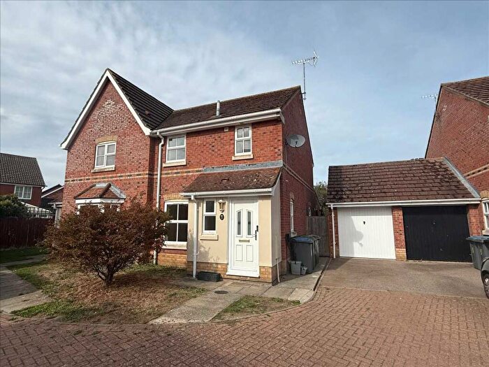 3 Bedroom Semi-Detached House To Rent In Dickinson Terrace, Kesgrave, Ipswich, IP5