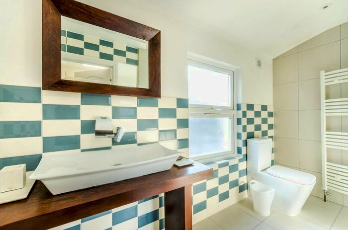 3 Bedroom End Of Terrace House To Rent In Kangley Bridge Road, Sydenham, London, SE26