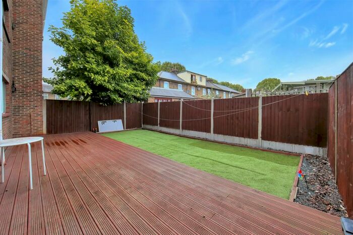 4 Bedroom End Of Terrace House To Rent In Julian Place, Docklands, London, E14