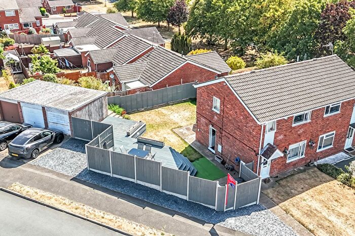 3 Bedroom Semi-Detached House For Sale In Westminster Road, Wellingborough, NN8