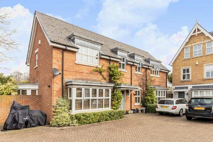4 Bedroom Property To Rent In Uxbridge Road, Hampton Hill, Hampton, TW12