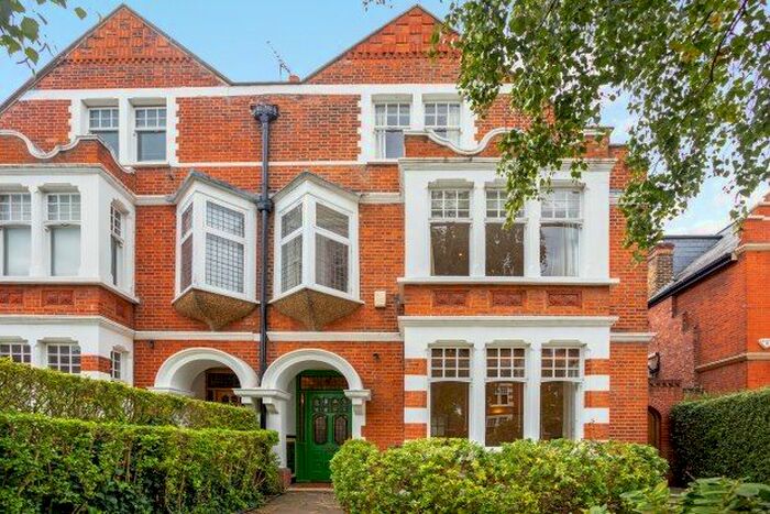 5 Bedroom Property To Rent In Hale Gardens, London, W3