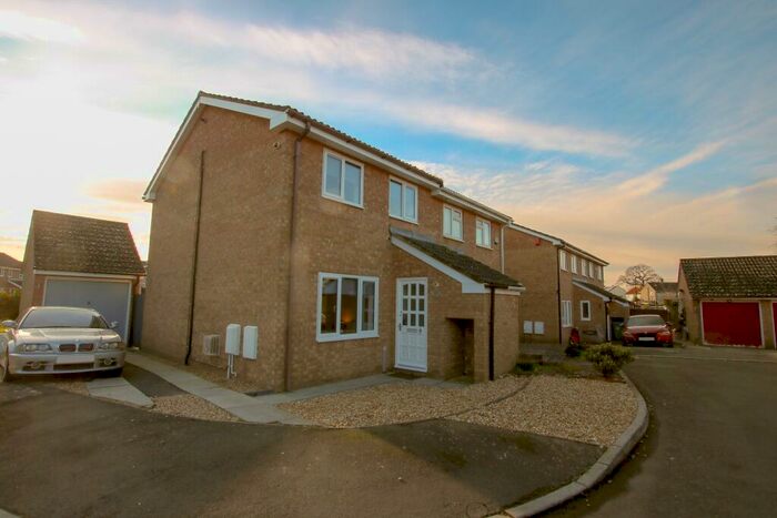 3 Bedroom Semi-Detached House For Sale In Cowley Close, Maybush, Southampton, SO16