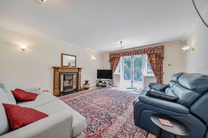 4 Bedroom Detached House For Sale In Birkdale Gardens, Shirley, Croydon, CR0