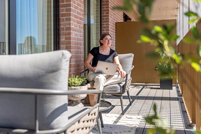 2 Bedroom Flat For Sale In "Tramways House - Apartment " At Rivermark, Leven Road, Poplar, E14