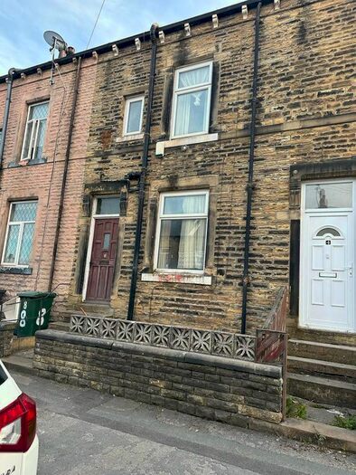 3 Bedroom Terraced House To Rent In Halton Place, Bradford, West Yorkshire, BD5