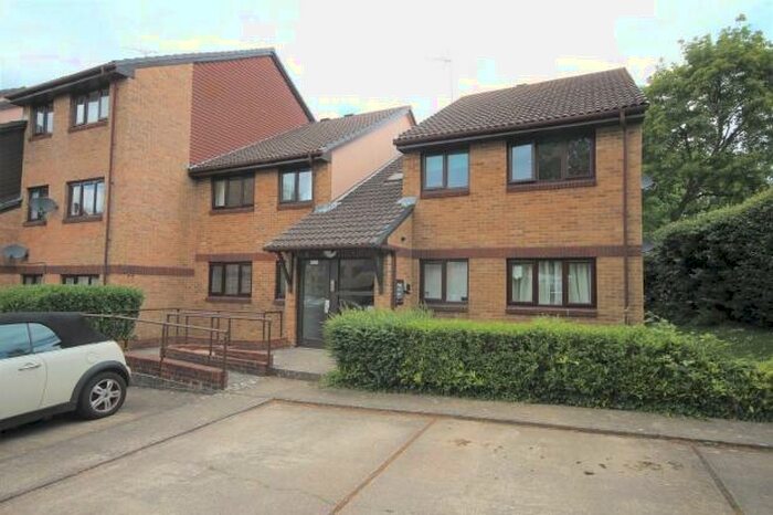 2 Bedroom Flat To Rent In Wallis Way, Horsham, RH13