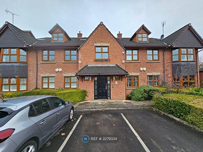 2 Bedroom Flat To Rent In Broad Lane, Rochdale, OL16