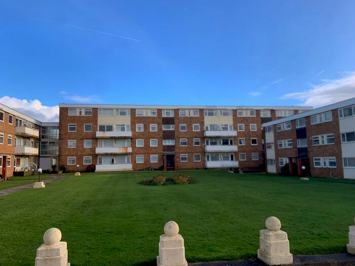 2 Bedroom Flat To Rent In Queens Promenade, Bispham, Blackpool, FY2