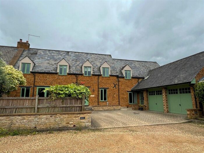 4 Bedroom Barn Conversion To Rent In Main Street, Caldecott, LE16