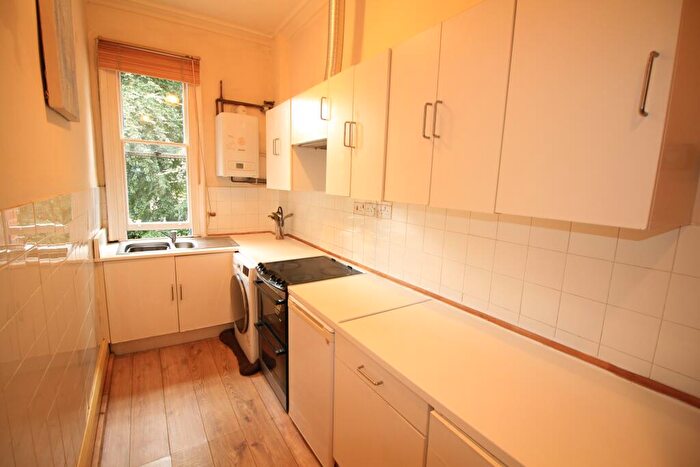 3 Bedroom Flat To Rent In Burns Street, Nottingham, NG7