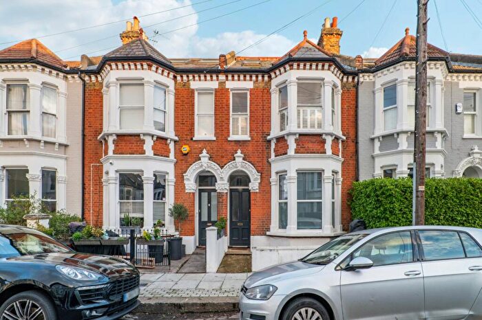 2 Bedroom Flat For Sale In Leathwaite Road, Wandsworth, SW11