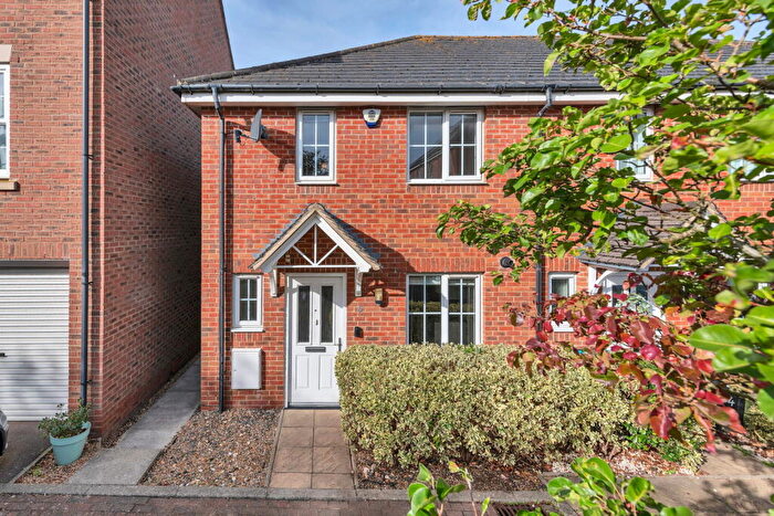 3 Bedroom End Of Terrace House For Sale In Lydbrook Lane, Woburn Sands, MK17