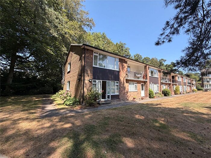 2 Bedroom Flat For Sale In Hindhead, Surrey, GU26