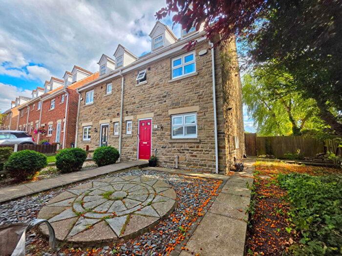 4 Bedroom Semi-Detached House For Sale In Wentworth Mews, Mapplewell, Barnsley, S75