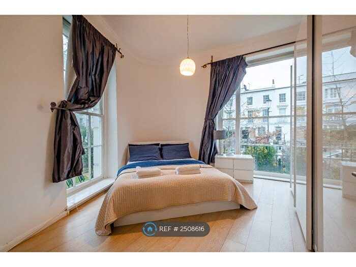 3 Bedroom Flat To Rent In Chepstow Crescent, Notting Hill, London, W11