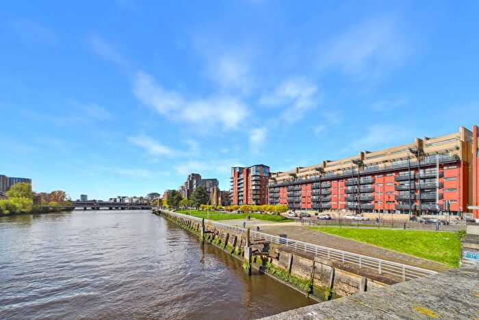 2 Bedroom Flat To Rent In Carrick Quay, Clyde Street, G1