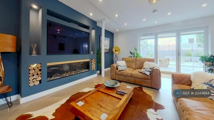 3 Bedroom End Of Terrace House To Rent In Kingsgate Avenue, Broadstairs, CT10