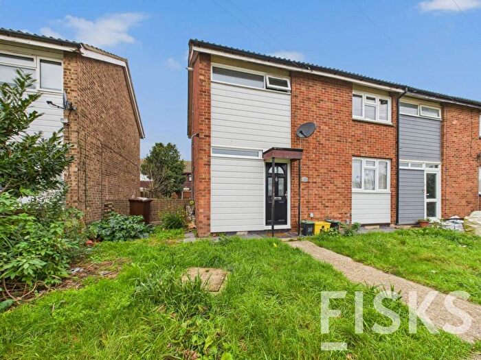 3 Bedroom Semi Detached House For Sale In Seventh Avenue, Canvey Island, SS8